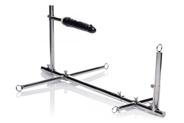 Gefangengehalten im Metall Bodenpranger mit Dildo