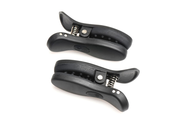 XR Brands - Dark Grip Vibrations-Brustwarzenklemmen - Schwarz
