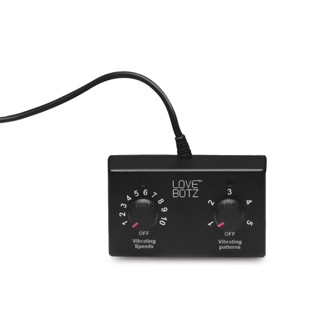 LOVE BOTZ - 50X Saddle Pro Sexmaschine mit 4 Aufsätzen - Schwarz